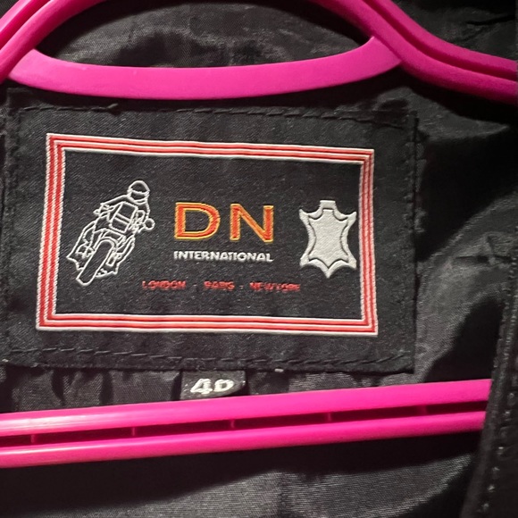 Black leather vest, mens size 46 - Picture 3 of 3